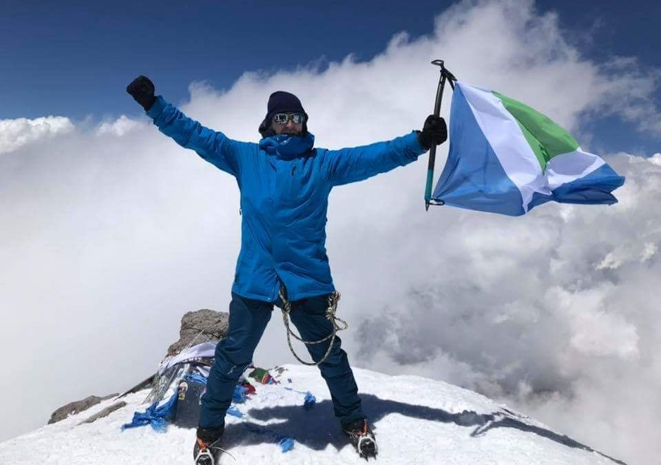 Flying the vegan flag on Elbrus mountain in Russia